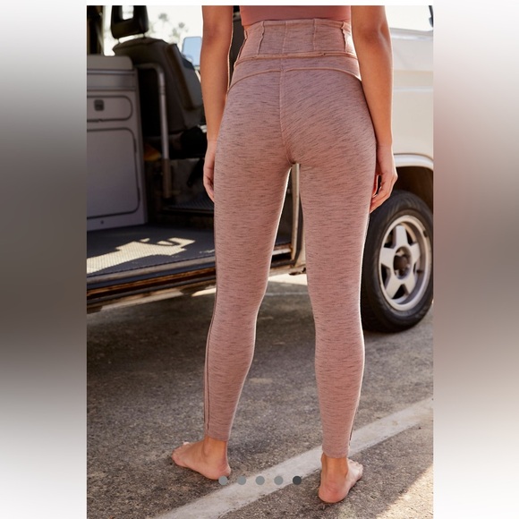 New with tags! FREE PEOPLE MOVEMENT Hybrid Legging in GREY Size XS - Picture 11 of 16